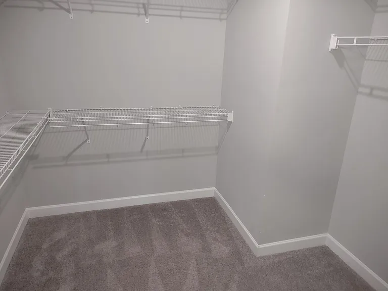 1031 Ashcroft Cir — Photo 35
