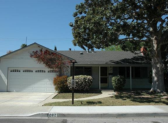 2nd image of 202 Kerry Dr