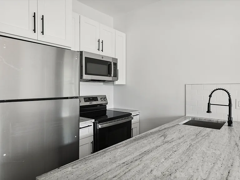 513 Chauncey St #5 — Photo 2