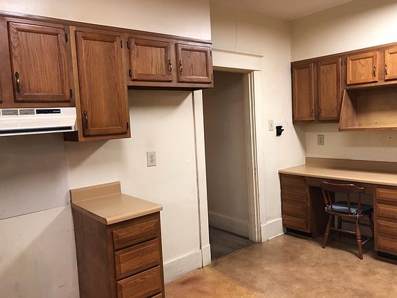 5th image of 126 Tucker St