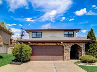 10423 Winter Park Dr, Palos Hills, IL