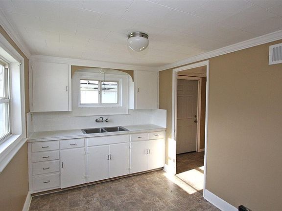 5th image of 119 S Catherine St