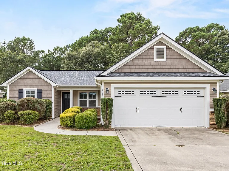 421 Ridgeway Dr — Photo 1