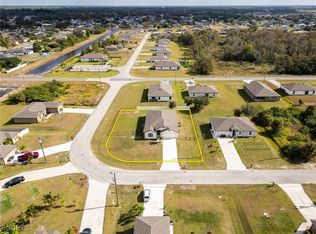 833 Youngreen Dr, Fort Myers, FL 33913