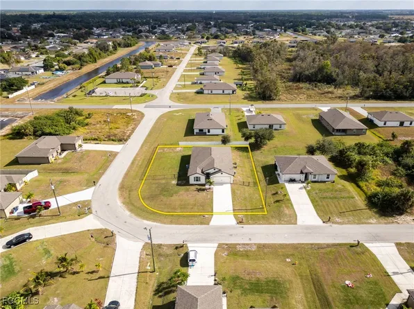 833 Youngreen Dr, Fort Myers, FL 33913