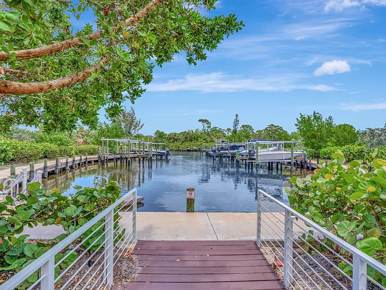 4695 SE Manatee Way — Photo 32