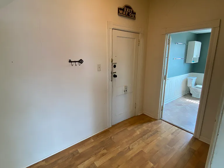 902 Linden St — Photo 12