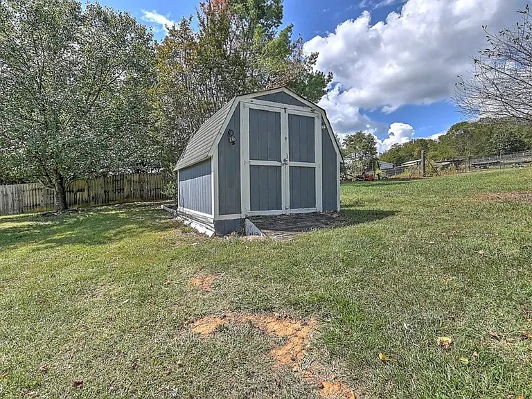 12335 Reedy Creek Rd — Photo 23