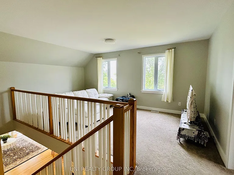 70 Stanhope Ct — Photo 18