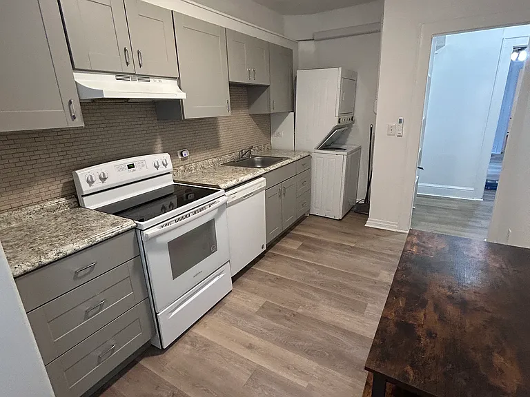 379 Huguenot St #1 — Photo 2
