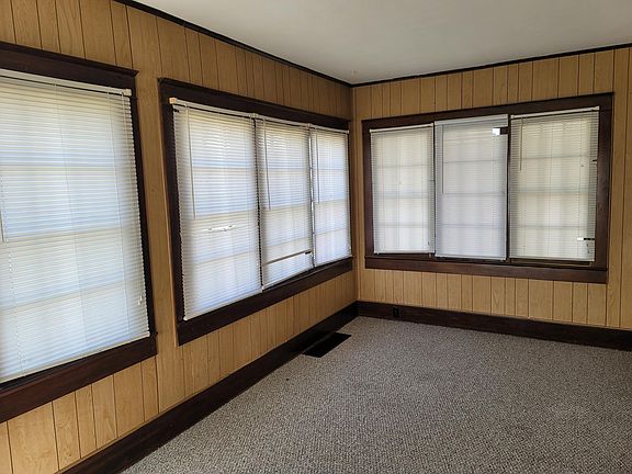 4th image of 828 Olive St