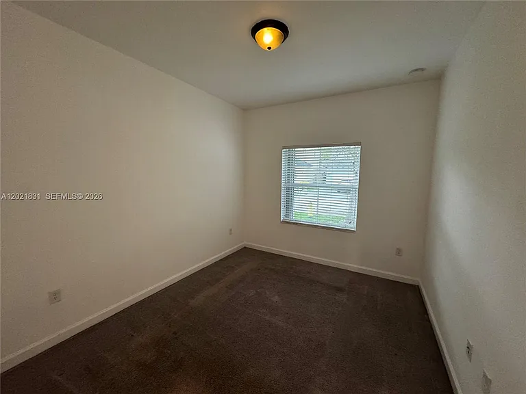 273 SE 31st Ave — Photo 4
