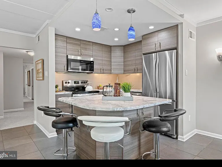 312 Windsor Ave #B — Photo 1