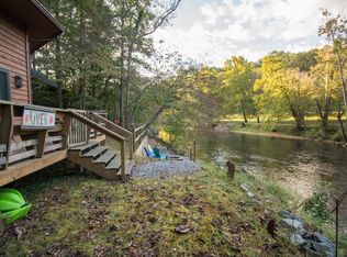 30 Holiday Ct, Ellijay, GA 30540