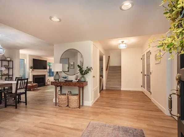 2034 University Park Dr, Sacramento, CA 95825