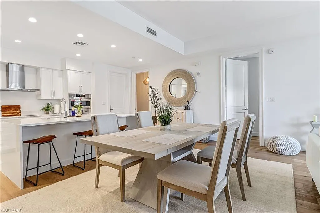2 bed, 2.5 bath, 1407 sqft, $8,000 — Photo 3