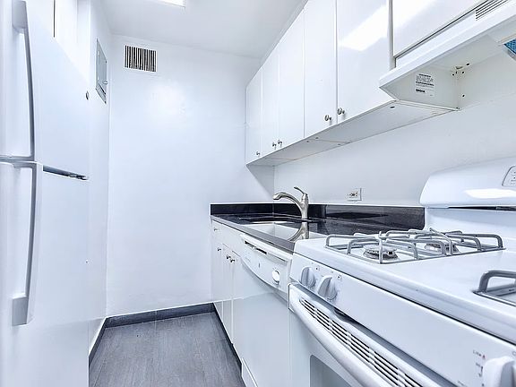 5th image of 330 E 46th St #*5s*
