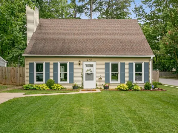 919 Cherry Creek Dr, Newport News, VA 23608