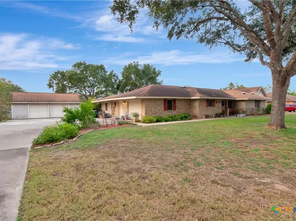 801 Mead Rd, Victoria, TX 77904