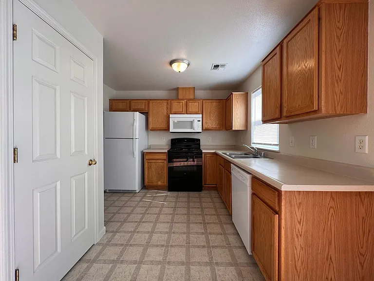 655 Sunny Lane — Photo 9