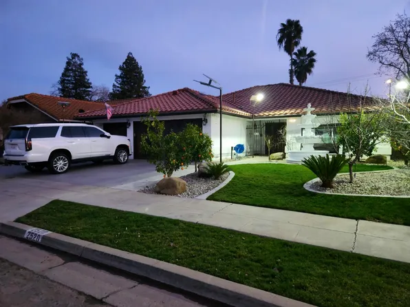 2520 Meadowrest Way, Madera, CA 93637