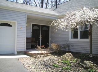 4 Lomond Ave, Chestnut Ridge, NY 10977