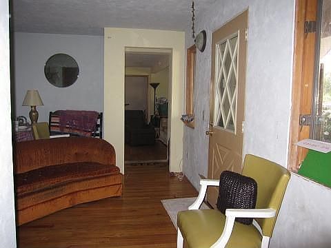 Sitting room w/Hardwood floors