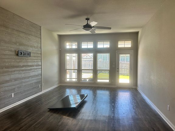 4th image of 1127 Kiskadee Branch Dr