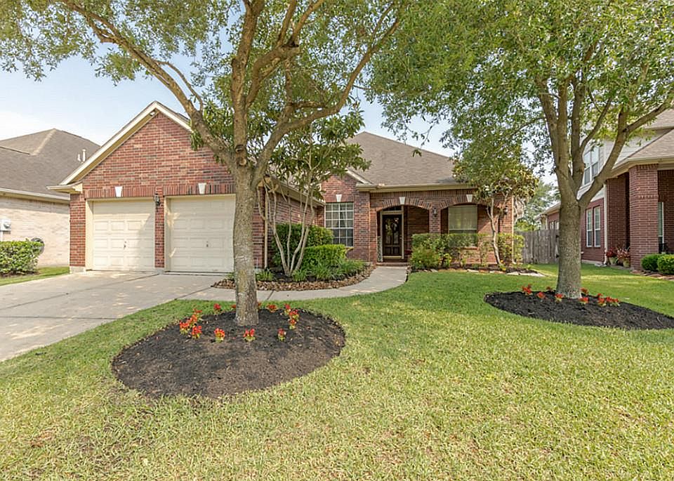 1st image of 15222 Chimney Hill Cir
