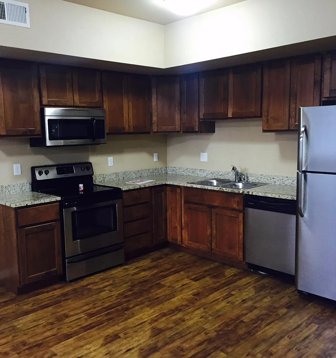 2 bed, 875 sqft, $1,695 — Photo 3