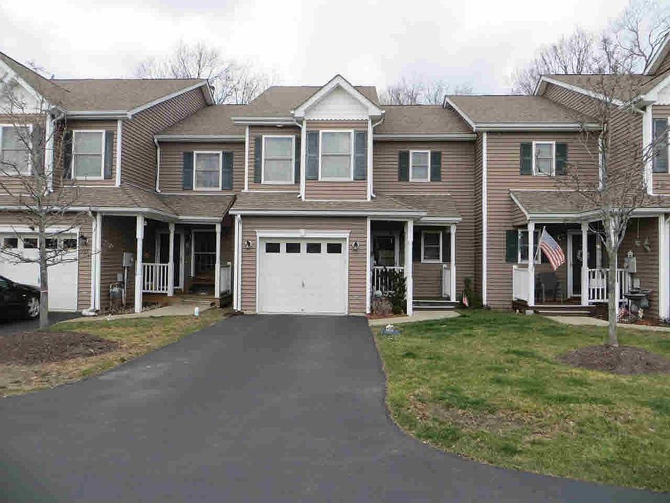 1st image of 289 Pinebrook Dr #289
