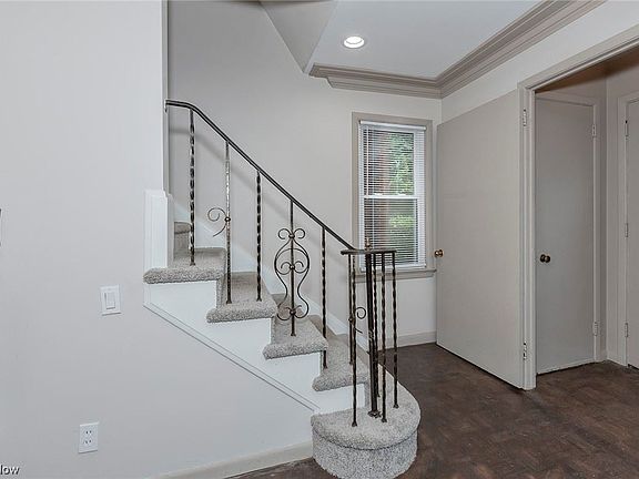 3rd image of 3889 Faversham Rd