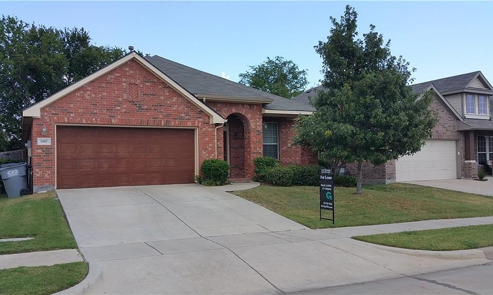 1st image of 1907 Highland Oaks Dr