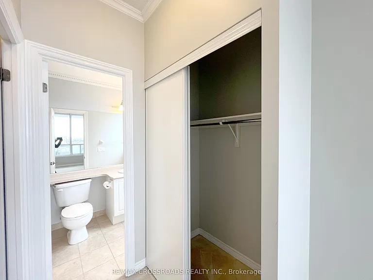 15 N Park Rd #1004 — Photo 17