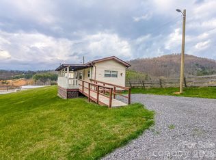 107 Mockingbird Ln, Burnsville, NC 28714
