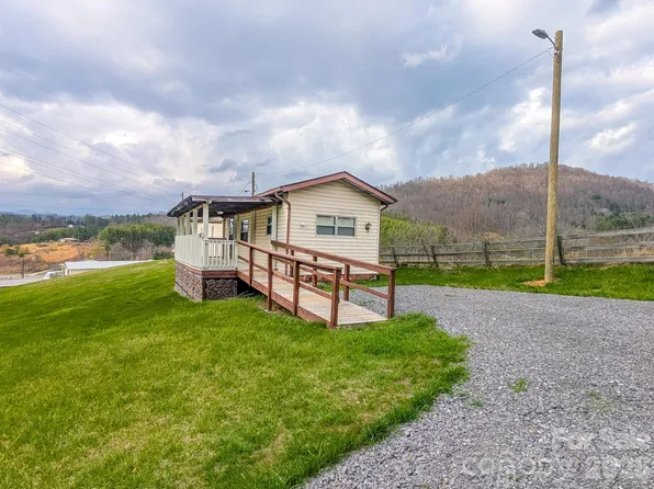 107 Mockingbird Ln, Burnsville, NC 28714