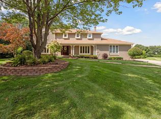 1468 Chestnut Ln, Rochester Hills, MI 48309