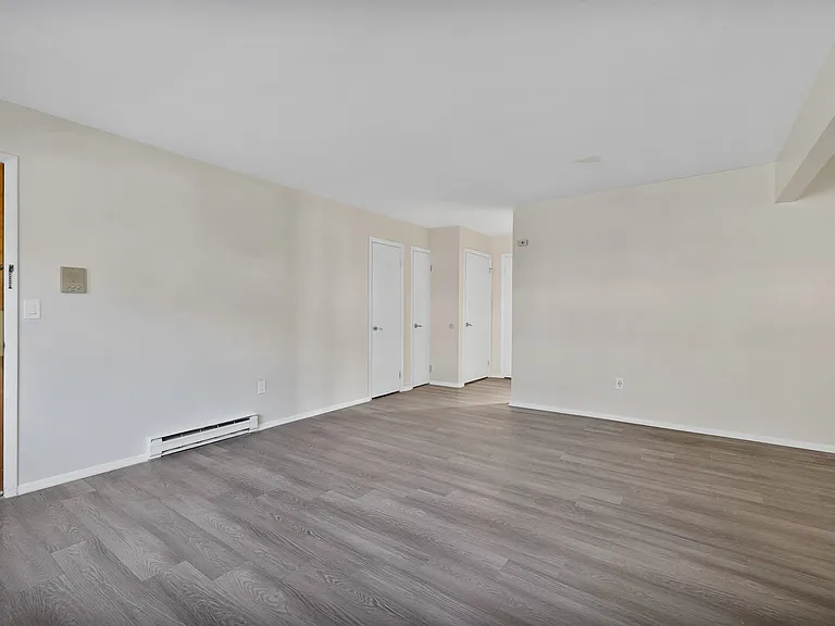 1 Parkside Ct #17 — Photo 3
