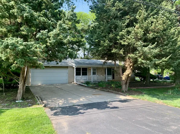 132 Pratt Blvd, Roselle, IL 60172