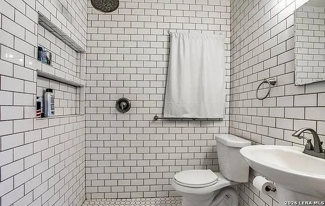 511 Exeter Rd — Photo 13