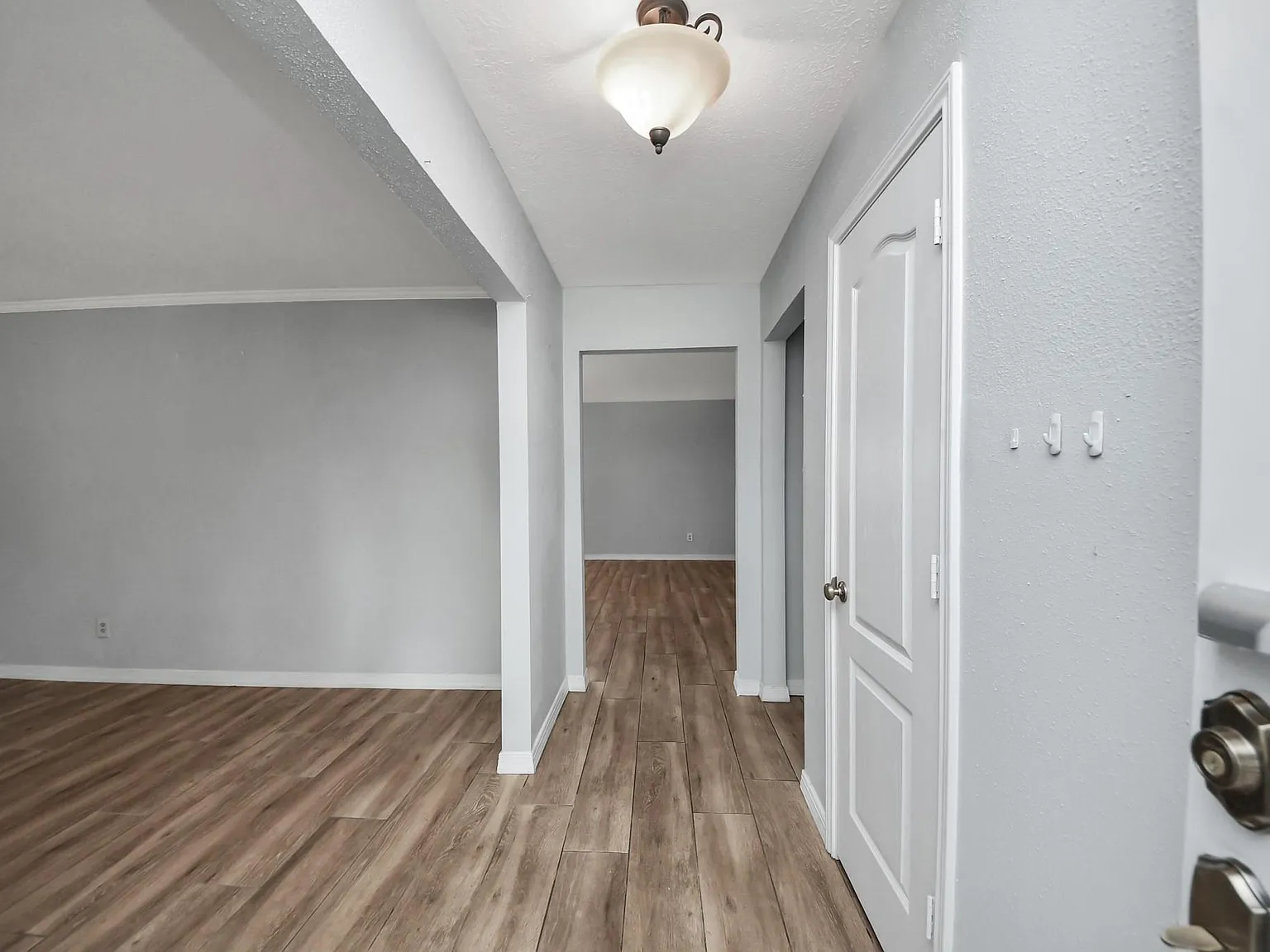 4 bed, 2.0 bath, 2066 sqft, $2,300 — Photo 4