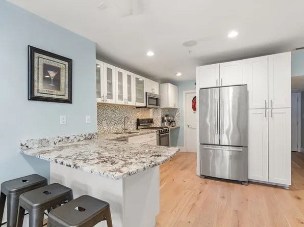 37 Charter St #1, Boston, MA 02113