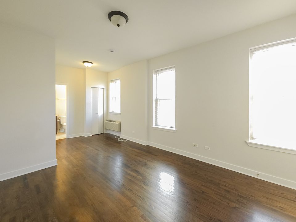 1st image of 1912 1/2 N Lincoln Ave #302