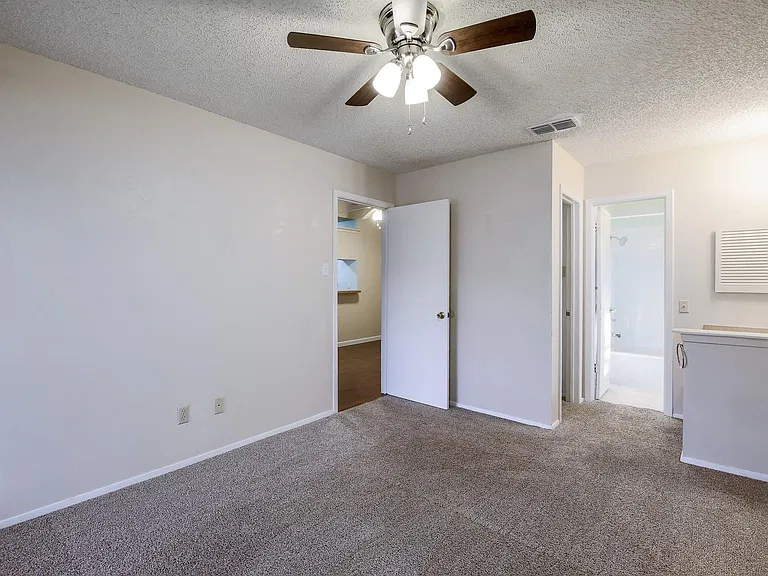 4407 Limewood Ct #B — Photo 18