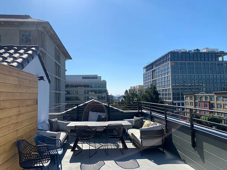 2225 Hearst — Photo 7