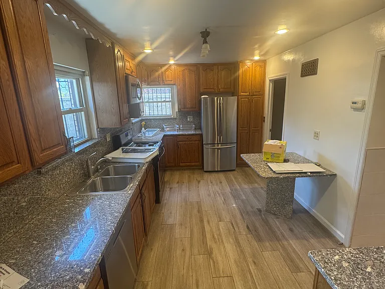 1240 Neill Ave — Photo 4