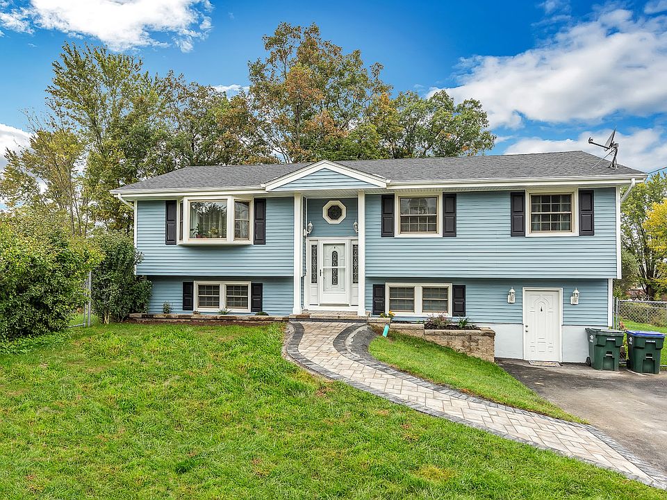 1st image of 6 Aspen Ln