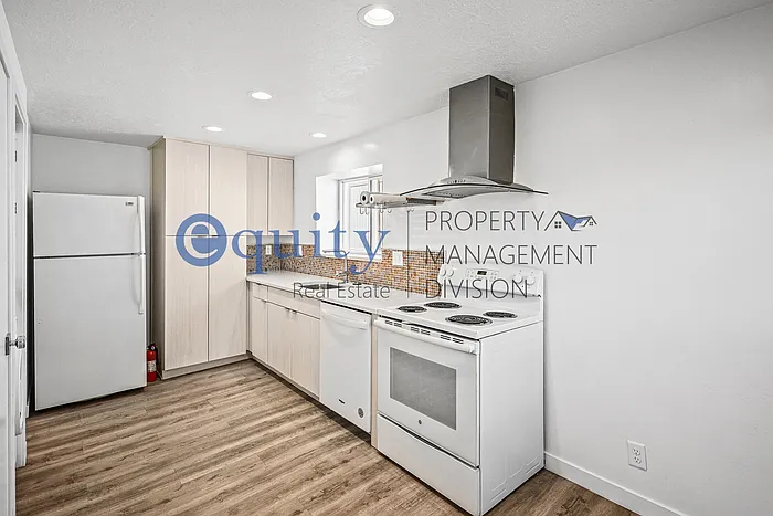 2 bed, 1.0 bath, 900 sqft, $1,295 — Photo 4
