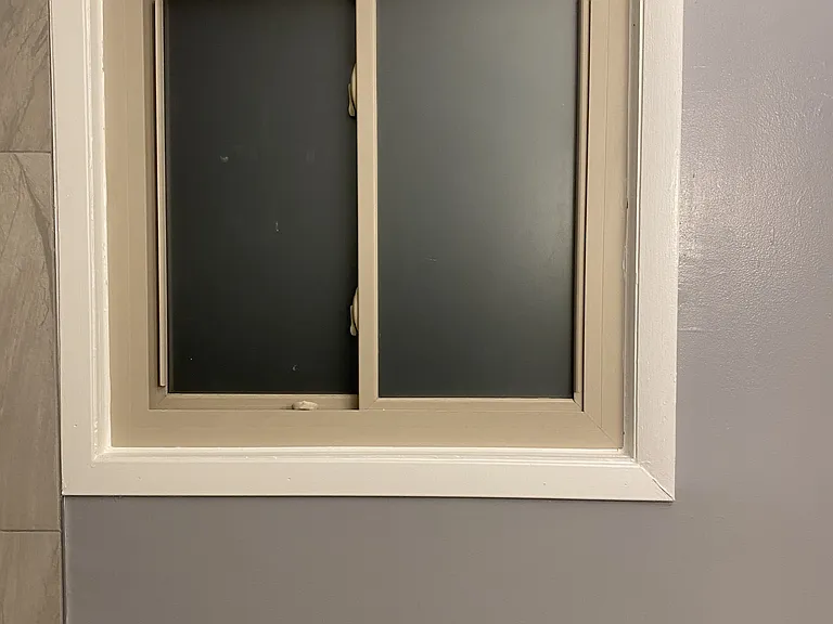 Bathroom Window / Ventilation