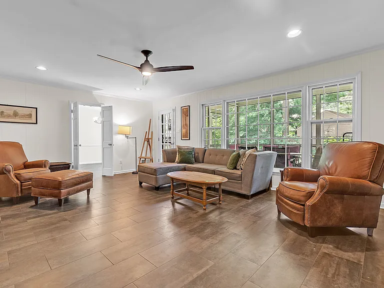 519 Princeton Oaks Cv — Photo 12